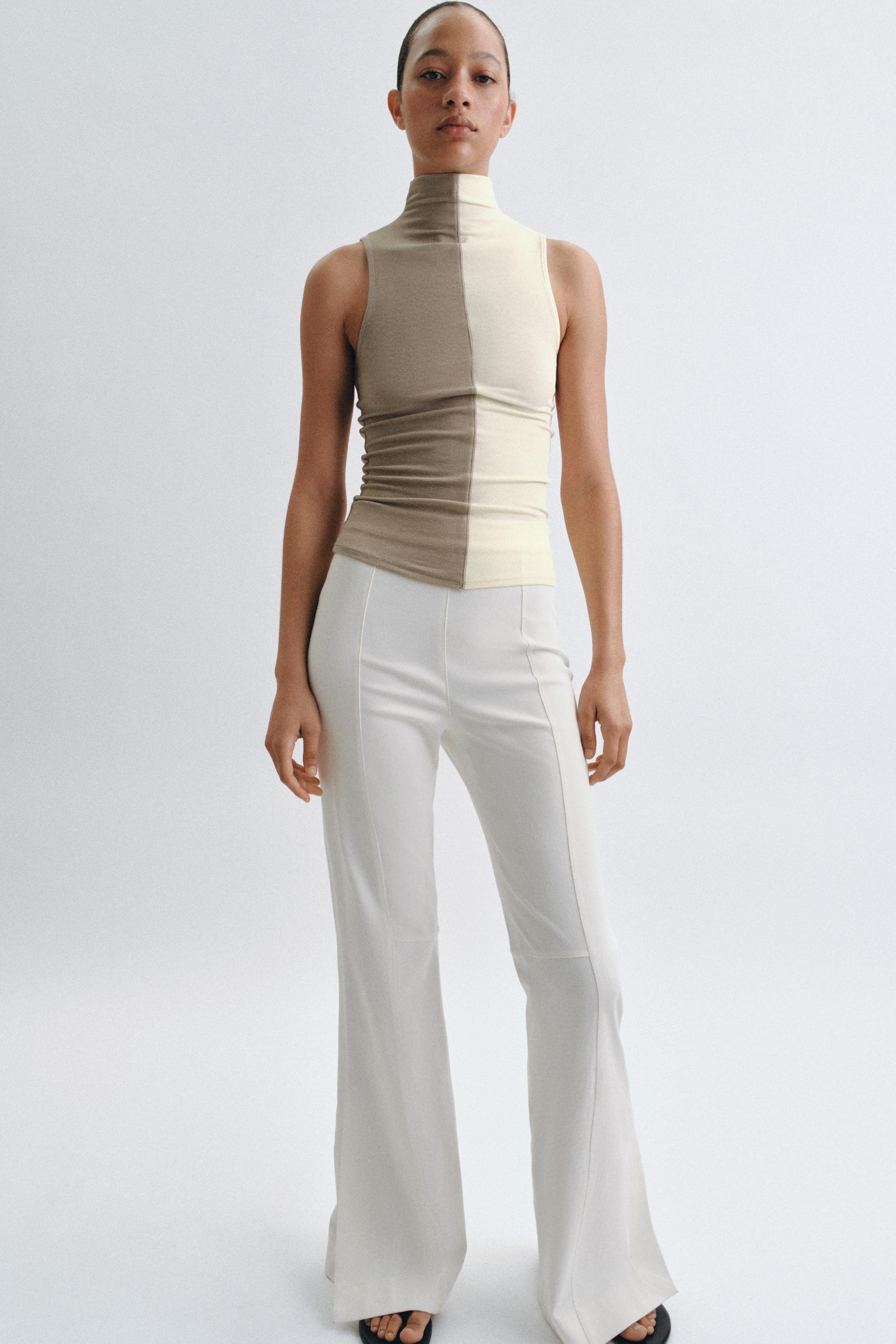 HALTER SLEEVELESS TOP